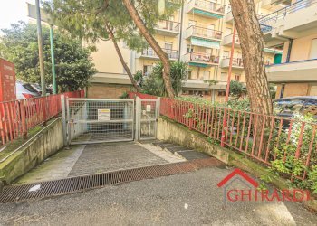 1.1 INGRESSO.jpg - Box VIA CHIARAVAGNA, Genova (zona Sestri Ponente) - foto 3