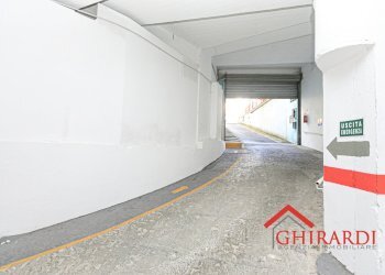 2.1 RAMPA.jpg - Box VIA CHIARAVAGNA, Genova (zona Sestri Ponente) - foto 7