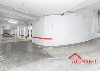 2.2 RAMPA.jpg - Box VIA CHIARAVAGNA, Genova (zona Sestri Ponente) - foto 8