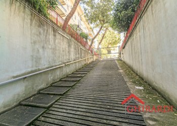 1.4 INGRESSO.jpg - Box VIA CHIARAVAGNA, Genova (zona Sestri Ponente) - foto 6