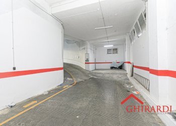 2.3 RAMPA.jpg - Box VIA CHIARAVAGNA, Genova (zona Sestri Ponente) - foto 10