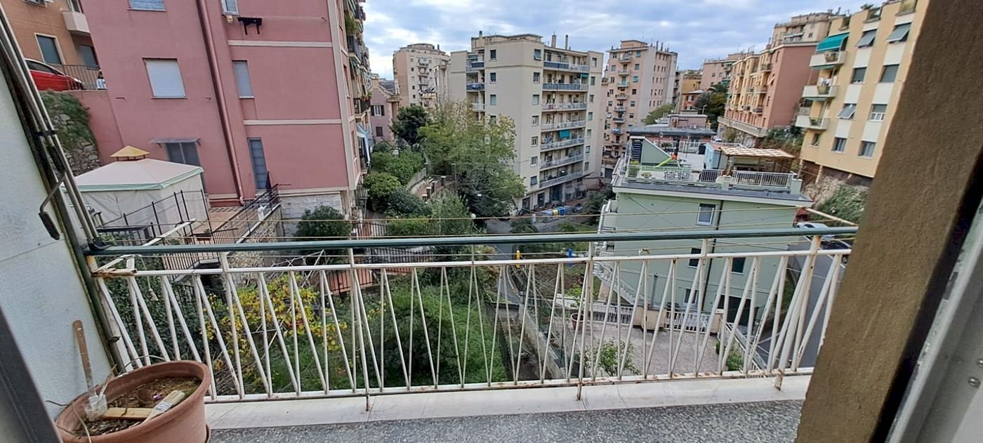 Quadrilocale via Robino, Genova (zona Marassi) - foto 1