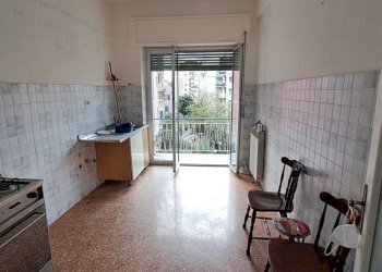 Quadrilocale via Robino, Genova (zona Marassi) - foto 2