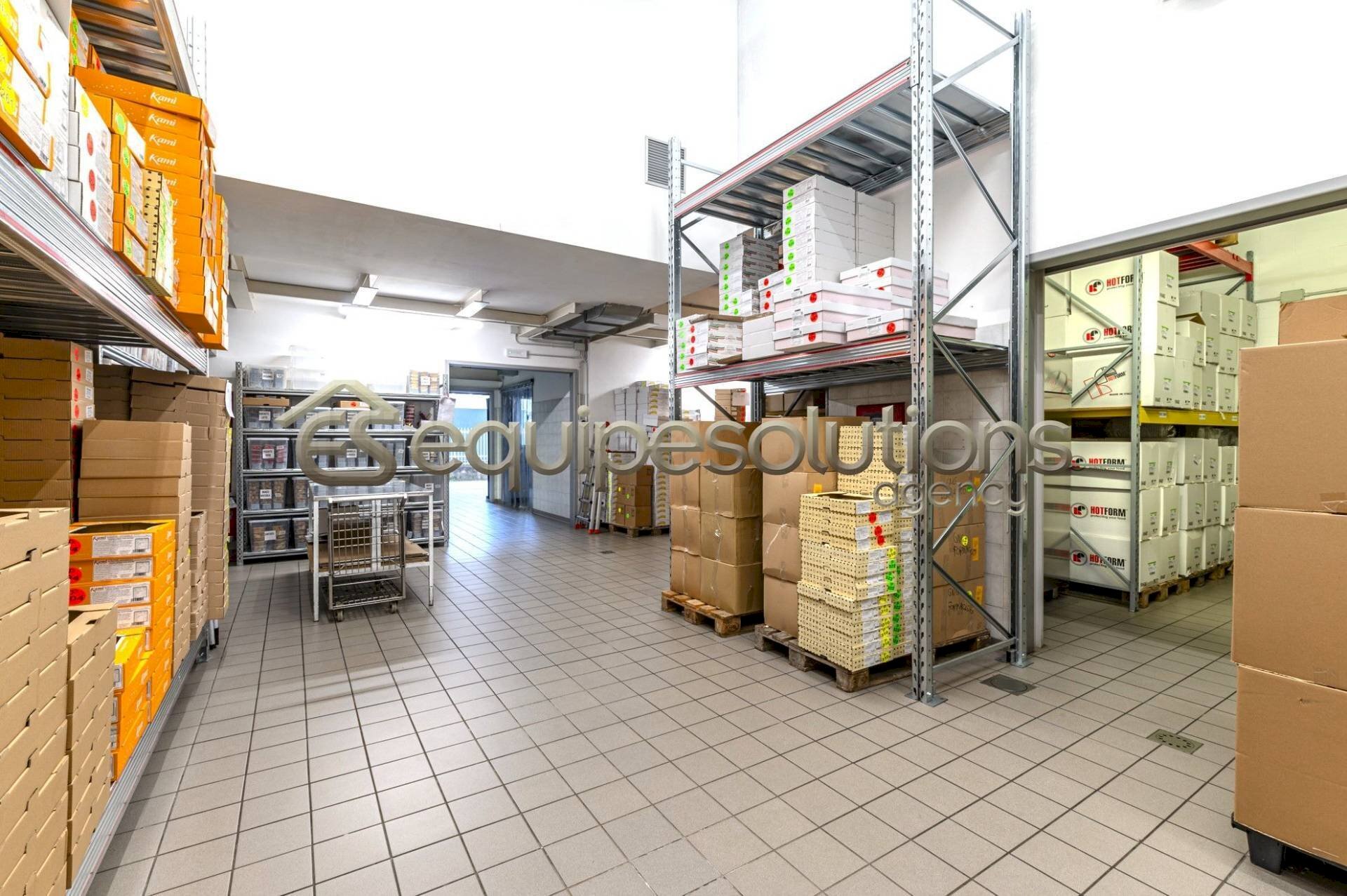 Foto 1 - Commercial Premises P.zza Libertà, Albino - photo 1