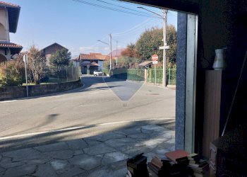 Edificio all\'aperto - Negozio Via IV Novembre
 
11 - 9, Benna - foto 2