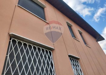 Edificio all\'aperto - Negozio Via IV Novembre
 
11 - 9, Benna - foto 5