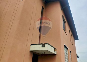 Edificio all\'aperto - Negozio Via IV Novembre
 
11 - 9, Benna - foto 8