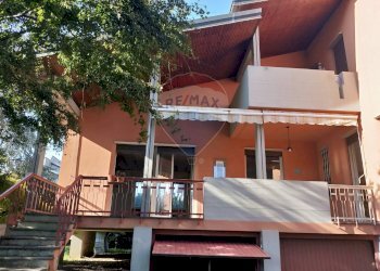 Edificio all\'aperto - Negozio Via IV Novembre
 
11 - 9, Benna - foto 9