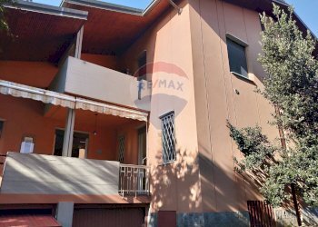 Edificio all\'aperto - Negozio Via IV Novembre
 
11 - 9, Benna - foto 10