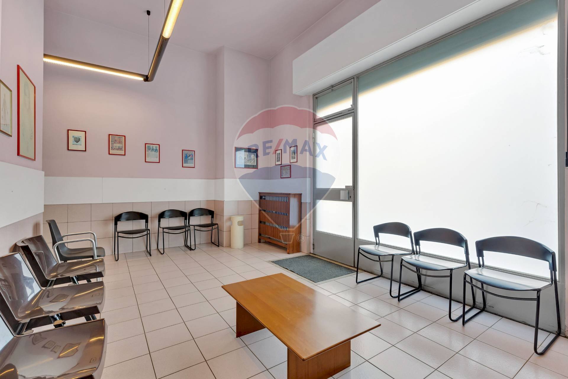 Sala d\'attesa - Negozio Via Vittorio Veneto
 
79, Brugherio - foto 1