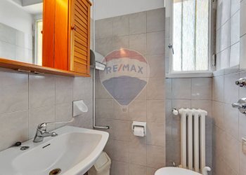 Bagno - Negozio Via Vittorio Veneto
79, Brugherio - foto 9