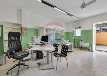 Sala visite - Negozio Via Vittorio Veneto
79, Brugherio - foto 11