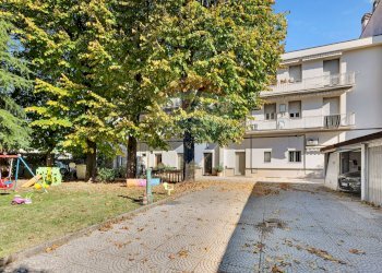 Giardino condominiale - Negozio Via Vittorio Veneto
79, Brugherio - foto 17