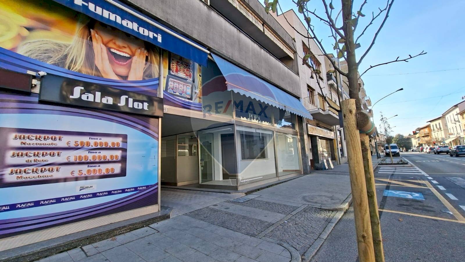 Edificio all\'aperto - Negozio via XXV Aprile
 
37, Besozzo - foto 3