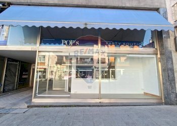 Edificio all\'aperto - Negozio via XXV Aprile
 
37, Besozzo - foto 1