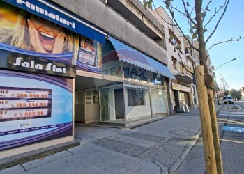 Edificio all\'aperto - Negozio via XXV Aprile
 
37, Besozzo - foto 3