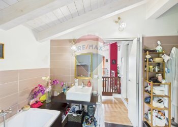 Bagno - Villa Via Ponte Tresa
 
22, Cadegliano-Viconago - foto 27