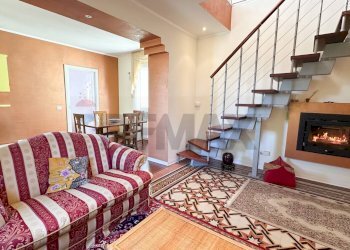 Soggiorno - Villa Via Ponte Tresa
 
22, Cadegliano-Viconago - foto 12