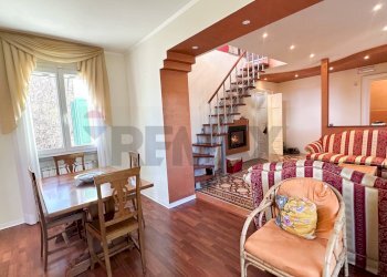 Sala da pranzo - Villa Via Ponte Tresa
 
22, Cadegliano-Viconago - foto 13