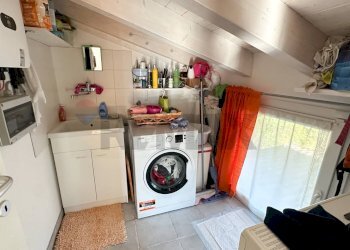 Lavanderia - Villa Via Ponte Tresa
 
22, Cadegliano-Viconago - foto 33