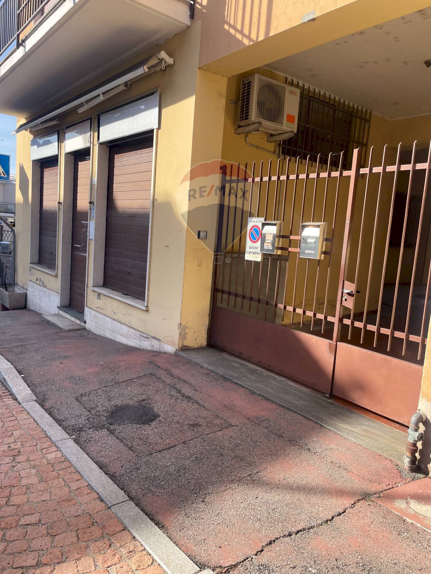 Terrazza - Locale Commerciale Piazza Tolini
 
8, Luino - foto 2