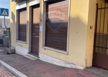 Terrazza - Locale Commerciale Piazza Tolini
 
8, Luino - foto 1