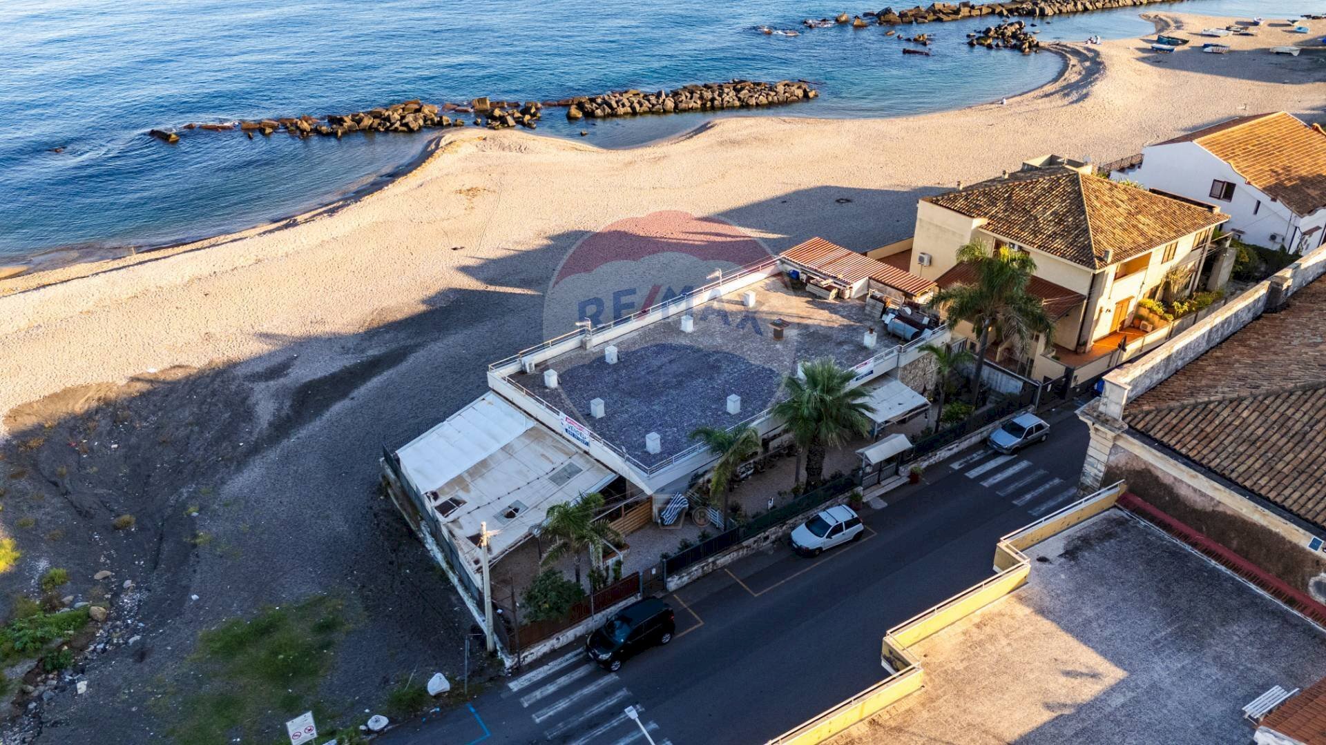 Intero complesso lato strada - Casa indipendente Via Spiaggia
 
324, Mascali - foto 2