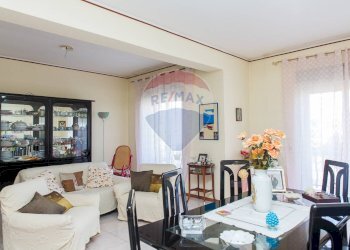 Sala da pranzo - Appartamento Viale Nitta
 
17, Catania - foto 12