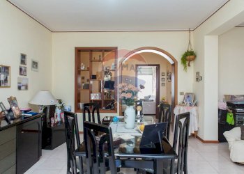 Sala da pranzo - Appartamento Viale Nitta
 
17, Catania - foto 13
