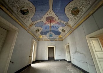 Stanza vuota - Quadrilocale Via Strano
 
7, Paterno - foto 1