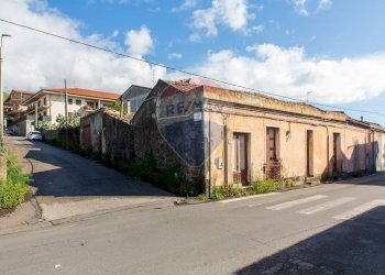 Edificio all\'aperto - Casa indipendente Guglielmo Marconi
 
174, Nicolosi - foto 6