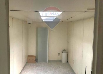 Stanza vuota - Locale Commerciale Via Andrea Da Bari
 
100, Bari - foto 8