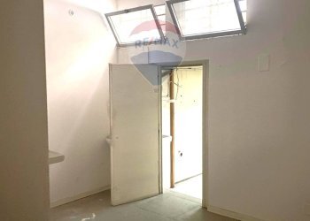 Stanza vuota - Locale Commerciale Via Andrea Da Bari
 
100, Bari - foto 9