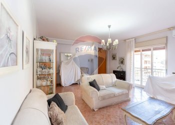 Soggiorno - Trilocale Via Rua
 
78 E/F, Aci Catena - foto 2