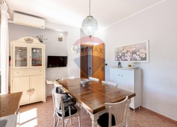 Sala da pranzo - Trilocale Via Rua
 
78 E/F, Aci Catena - foto 4