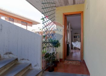 Balcone - Trilocale Via Rua
 
78 E/F, Aci Catena - foto 26