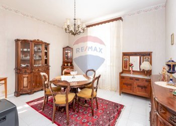 Sala da pranzo - Quadrilocale via nuovalucello
 
87, Catania - foto 5