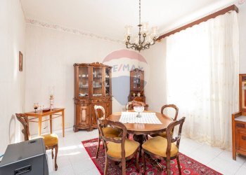 Sala da pranzo - Quadrilocale via nuovalucello
 
87, Catania - foto 6