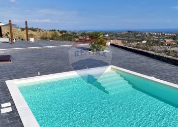 Piscina - Villa via Bellini
 
181, Piedimonte Etneo - foto 1