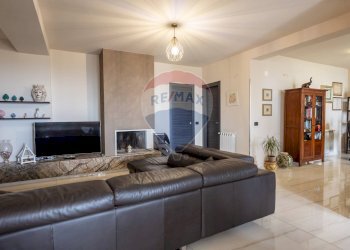 Soggiorno - Villa via Bellini
 
181, Piedimonte Etneo - foto 10