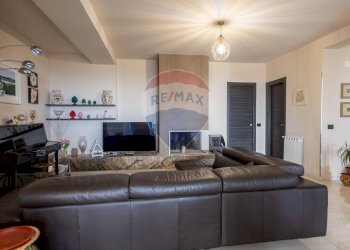 Soggiorno - Villa via Bellini
 
181, Piedimonte Etneo - foto 11