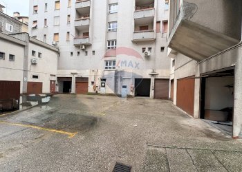 Edificio all\'aperto - Box VIA CAPRIN
 
18, Trieste - foto 2