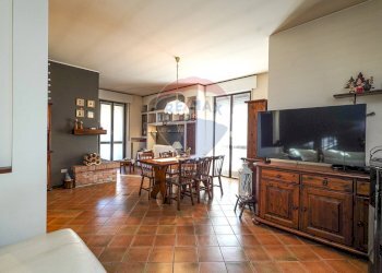 Sala da pranzo - Quadrilocale via de gasperi, Gessate - foto 8