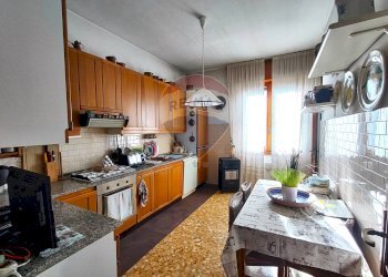 Cucina - Quadrilocale corso Vittorio Veneto
 
27/3, Mede - foto 2