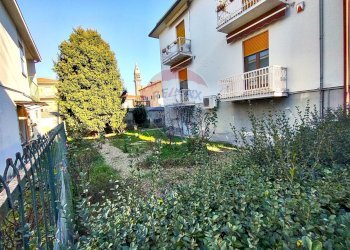 Edificio all\'aperto - Quadrilocale corso Vittorio Veneto
 
27/3, Mede - foto 13