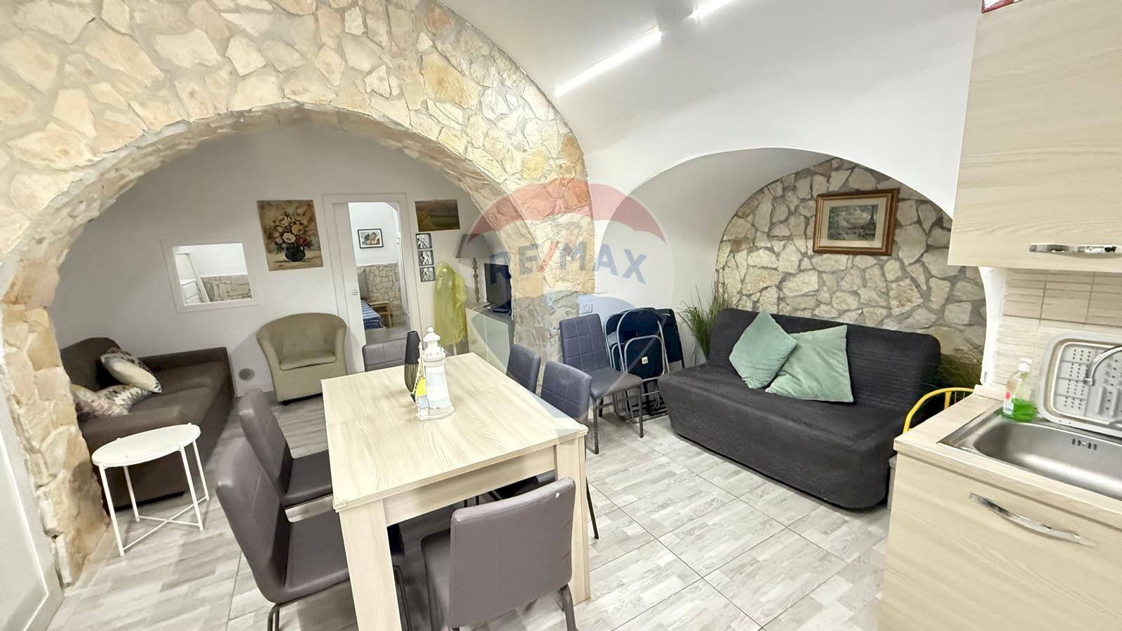 Sala da pranzo - Two-room apartment Corso Tripoli
 
60, Vieste - photo 1