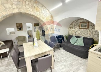 Sala da pranzo - Bilocale Corso Tripoli
 
60, Vieste - foto 1