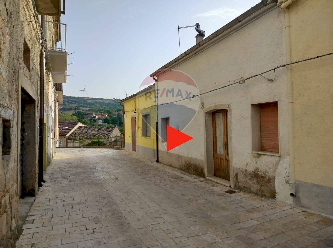 Casa all\'aperto - Trilocale Via Rossini
 
12, Orsara di Puglia - foto 1