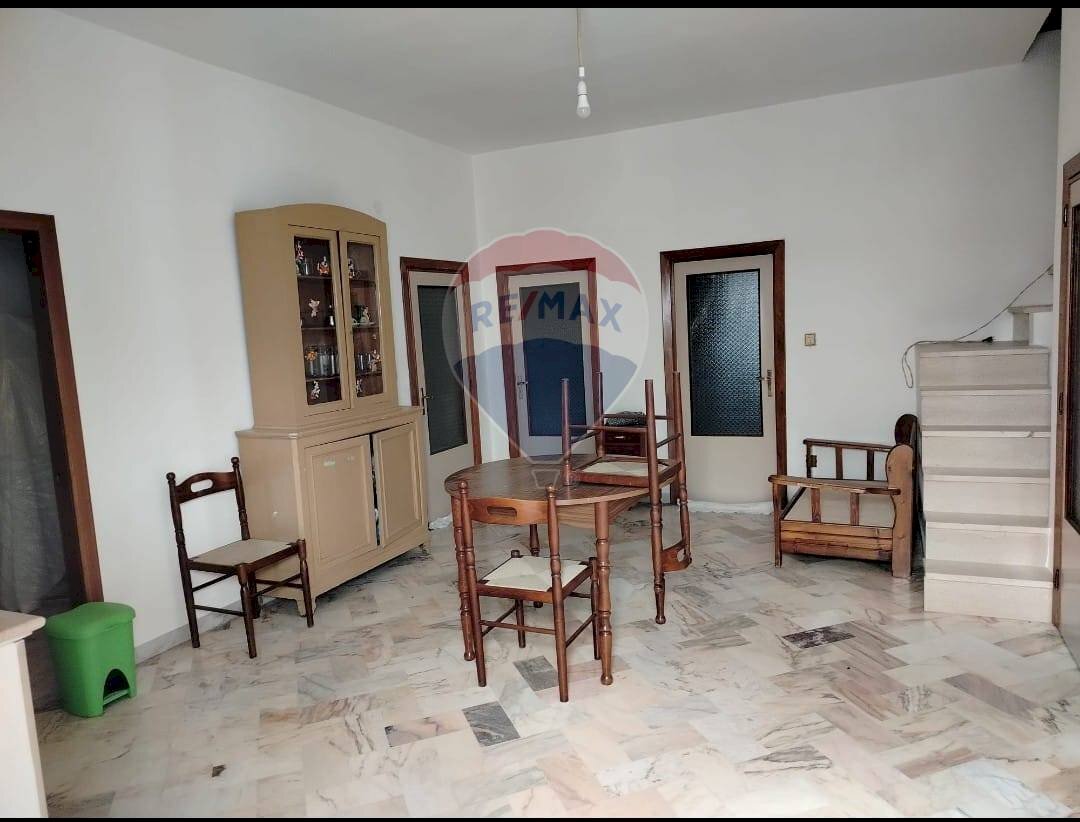 Sala da pranzo - Trilocale Via Rossini
12, Orsara di Puglia - foto 2