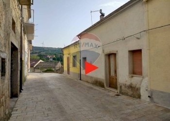 Casa all\'aperto - Trilocale Via Rossini
 
12, Orsara di Puglia - foto 1